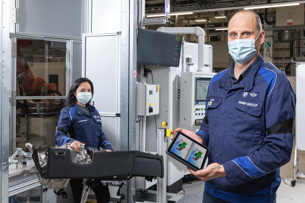 Fertigung des BMW iX Cockpits mittels künstlicher Intelligenz und Einsatz von „digitalem Zwilling“